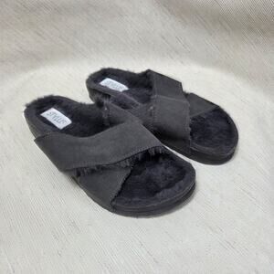Stylus Woman's Grey Sandals with Fuzzy Foot Pads size 8